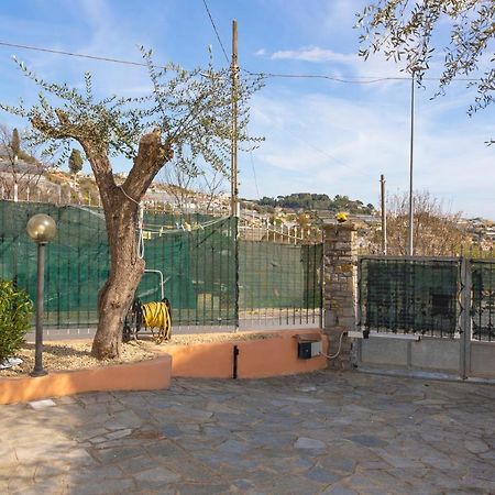 Leto'S Apartment In Sanremo - Parking & Garden エクステリア 写真