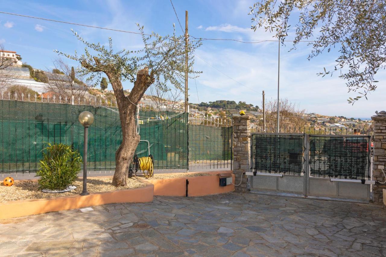 Leto'S Apartment In Sanremo - Parking & Garden エクステリア 写真